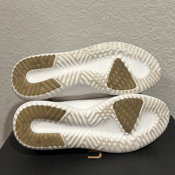 Adidas - Picture 4 of 5